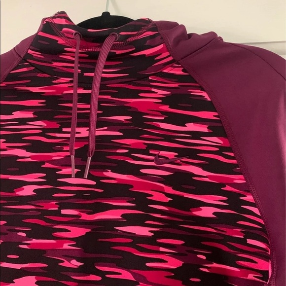 Nike Thermafit Sweatshirt/Hoodie size small pink camo - Picture 2 of 8